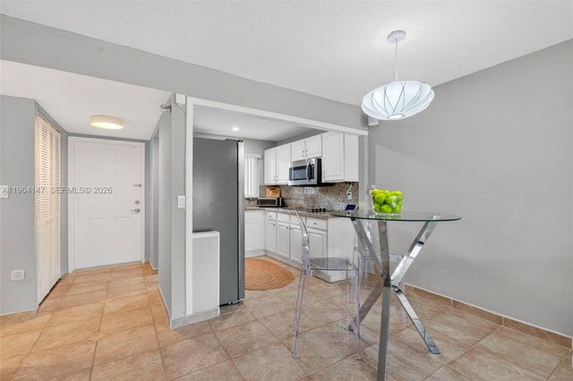 8040 N Sunrise Lakes Dr 108, Sunrise, FL 33322