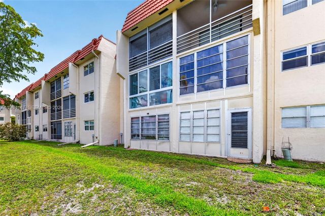 8040 N Sunrise Lakes Dr 108, Sunrise, FL 33322