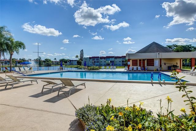 8040 N Sunrise Lakes Dr 108, Sunrise, FL 33322
