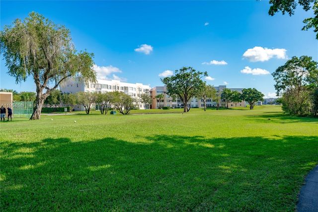 8040 N Sunrise Lakes Dr 108, Sunrise, FL 33322