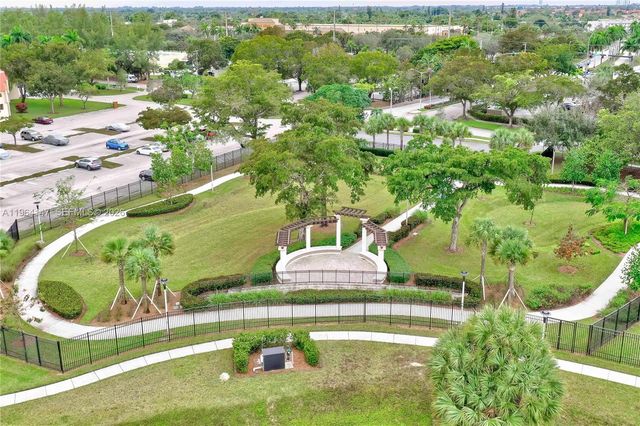 8040 N Sunrise Lakes Dr 108, Sunrise, FL 33322