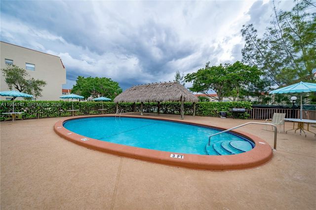 8040 N Sunrise Lakes Dr 108, Sunrise, FL 33322