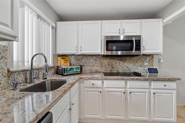 8040 N Sunrise Lakes Dr 108, Sunrise, FL 33322
