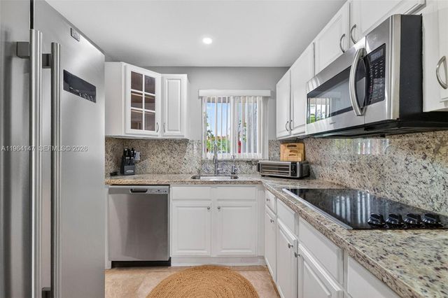 8040 N Sunrise Lakes Dr 108, Sunrise, FL 33322