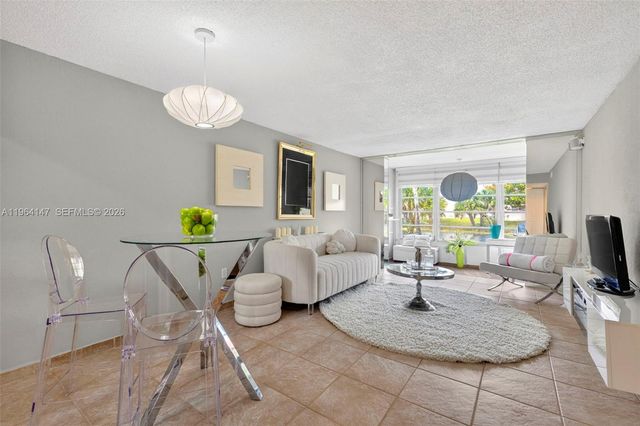 8040 N Sunrise Lakes Dr 108, Sunrise, FL 33322
