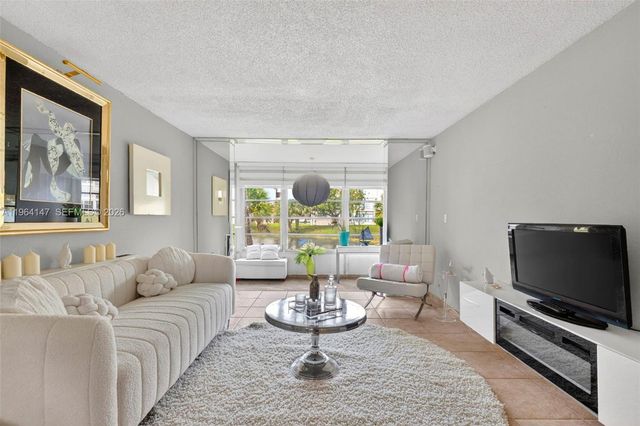 8040 N Sunrise Lakes Dr 108, Sunrise, FL 33322
