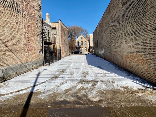 2243 W Grand Avenue, Chicago, IL 60612