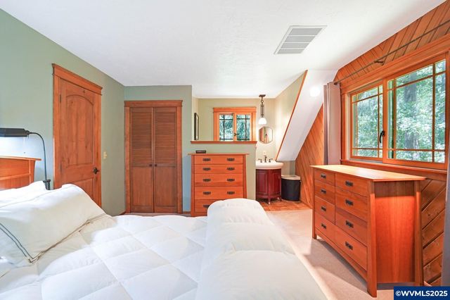 33941 Totem Pole Rd, Lebanon, OR 97355