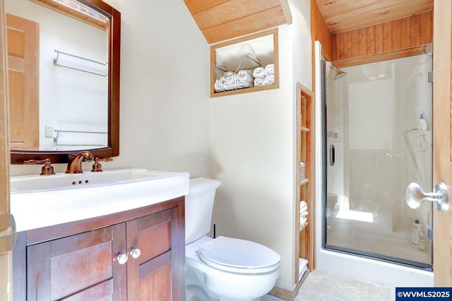 33941 Totem Pole Rd, Lebanon, OR 97355