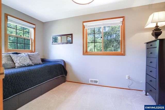 33941 Totem Pole Rd, Lebanon, OR 97355