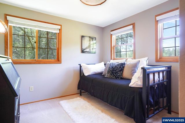 33941 Totem Pole Rd, Lebanon, OR 97355