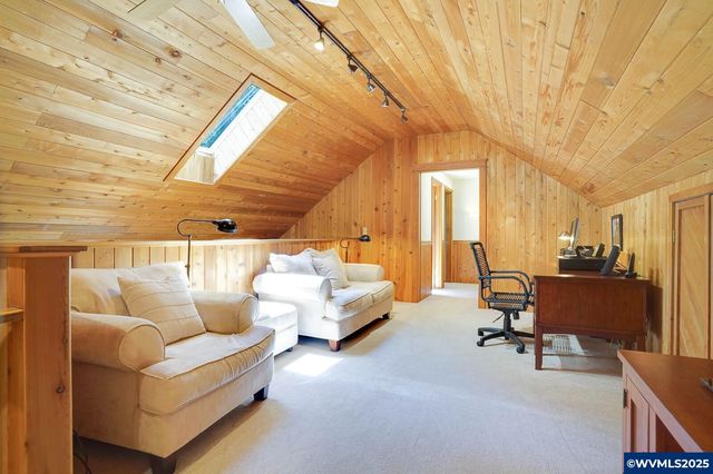 33941 Totem Pole Rd, Lebanon, OR 97355