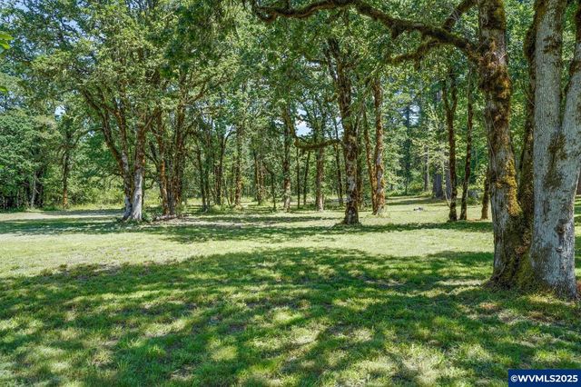 33941 Totem Pole Rd, Lebanon, OR 97355