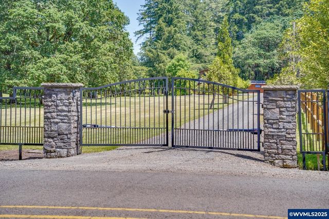 33941 Totem Pole Rd, Lebanon, OR 97355