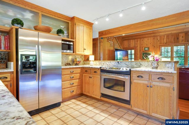 33941 Totem Pole Rd, Lebanon, OR 97355