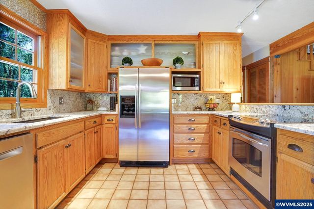 33941 Totem Pole Rd, Lebanon, OR 97355
