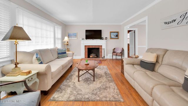 1902 Sherwood Drive, Greenville, NC 27858