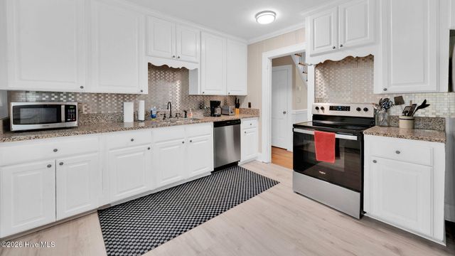 1902 Sherwood Drive, Greenville, NC 27858