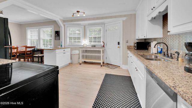 1902 Sherwood Drive, Greenville, NC 27858