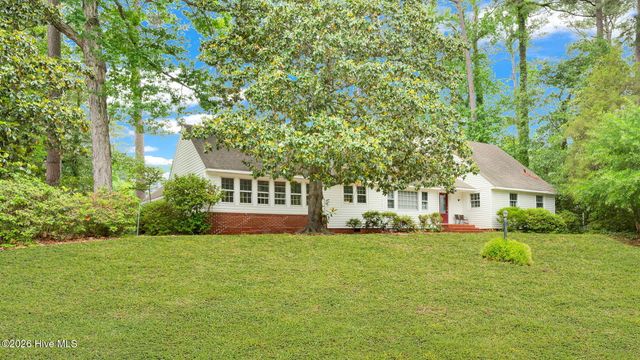 1902 Sherwood Drive, Greenville, NC 27858