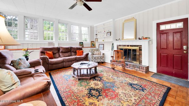 1902 Sherwood Drive, Greenville, NC 27858