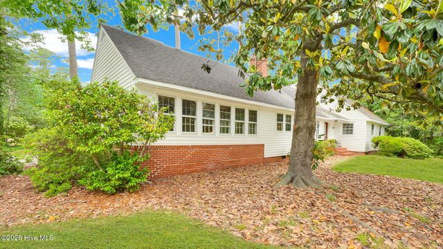 1902 Sherwood Drive, Greenville, NC 27858