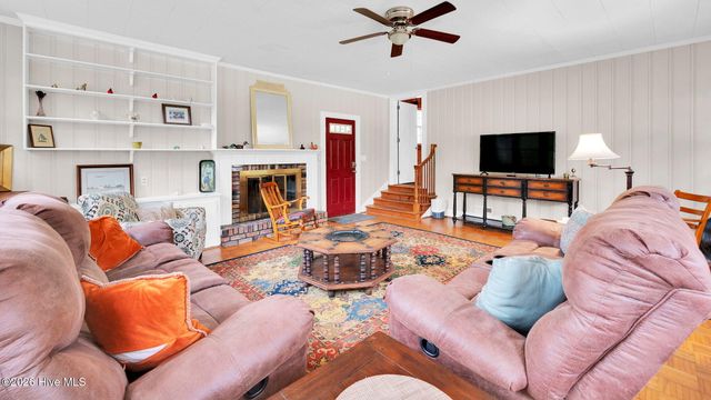 1902 Sherwood Drive, Greenville, NC 27858