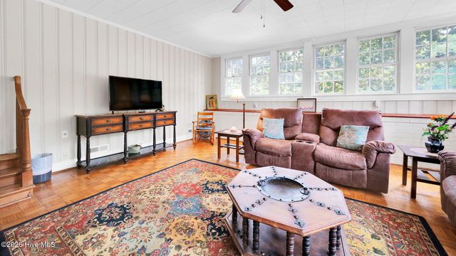 1902 Sherwood Drive, Greenville, NC 27858