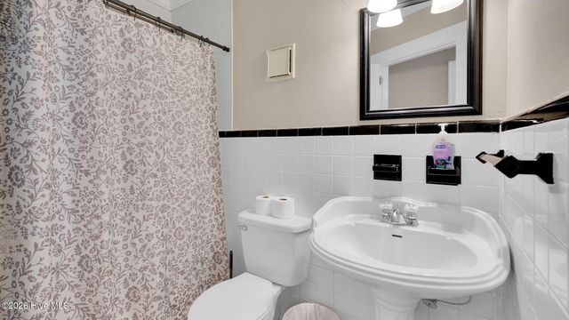 1902 Sherwood Drive, Greenville, NC 27858