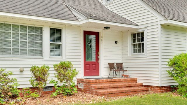 1902 Sherwood Drive, Greenville, NC 27858