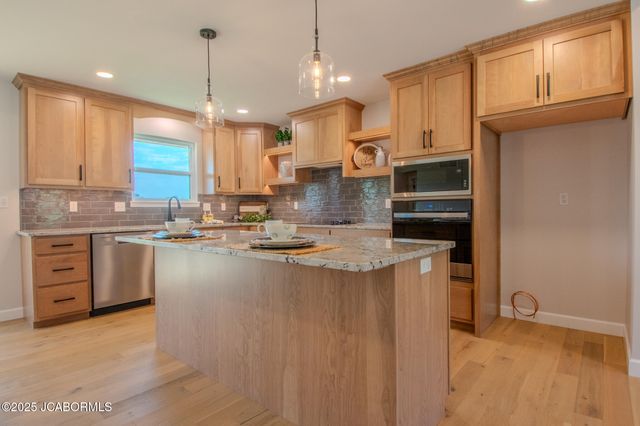 3213 CRYSTAL COURT, Jefferson City, MO 65109