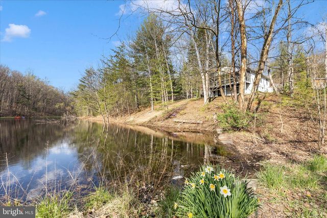 371 OAK HILL RD, Berkeley Springs, WV 25411