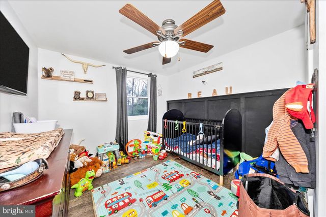 371 OAK HILL RD, Berkeley Springs, WV 25411