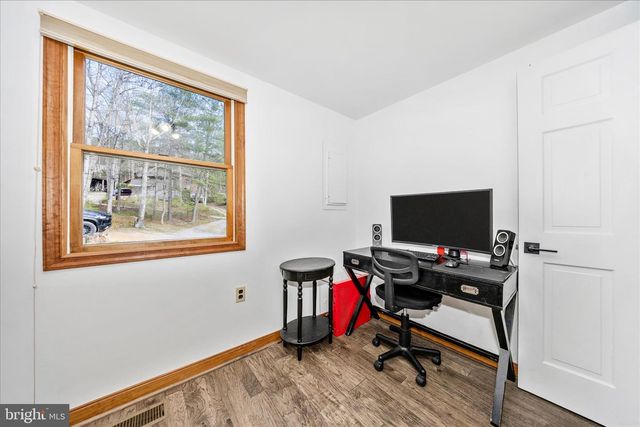 371 OAK HILL RD, Berkeley Springs, WV 25411