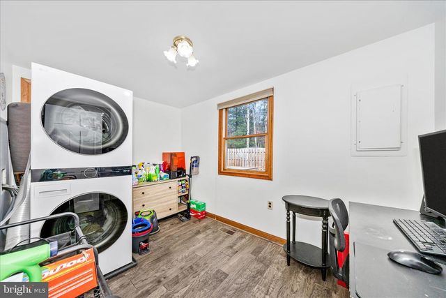 371 OAK HILL RD, Berkeley Springs, WV 25411
