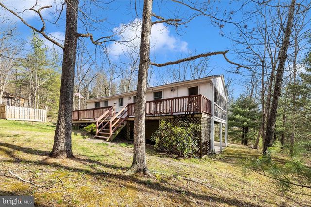 371 OAK HILL RD, Berkeley Springs, WV 25411