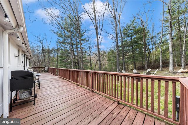 371 OAK HILL RD, Berkeley Springs, WV 25411