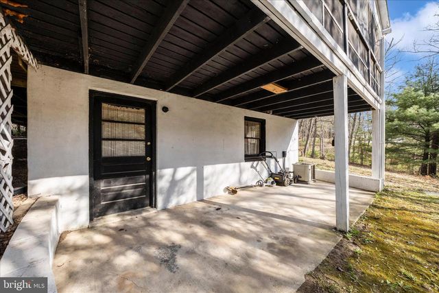 371 OAK HILL RD, Berkeley Springs, WV 25411