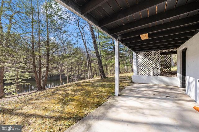 371 OAK HILL RD, Berkeley Springs, WV 25411