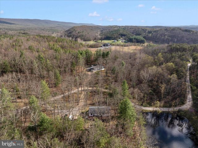 371 OAK HILL RD, Berkeley Springs, WV 25411