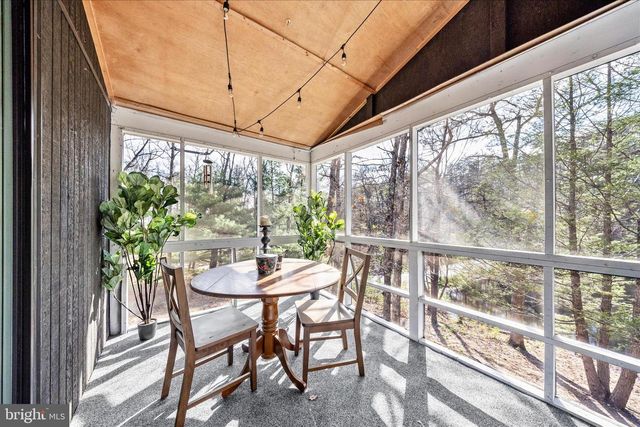 371 OAK HILL RD, Berkeley Springs, WV 25411