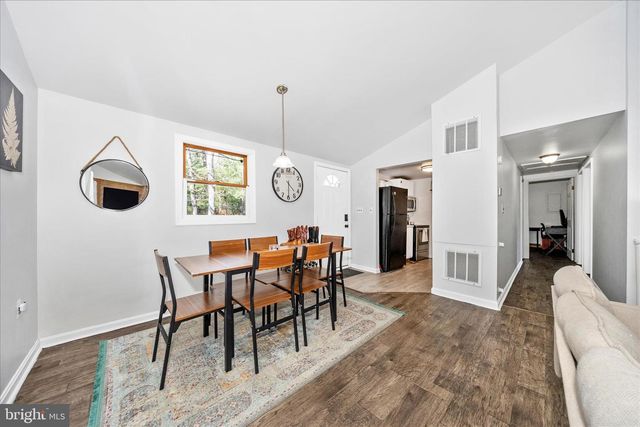 371 OAK HILL RD, Berkeley Springs, WV 25411