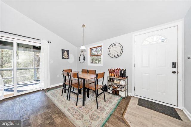 371 OAK HILL RD, Berkeley Springs, WV 25411