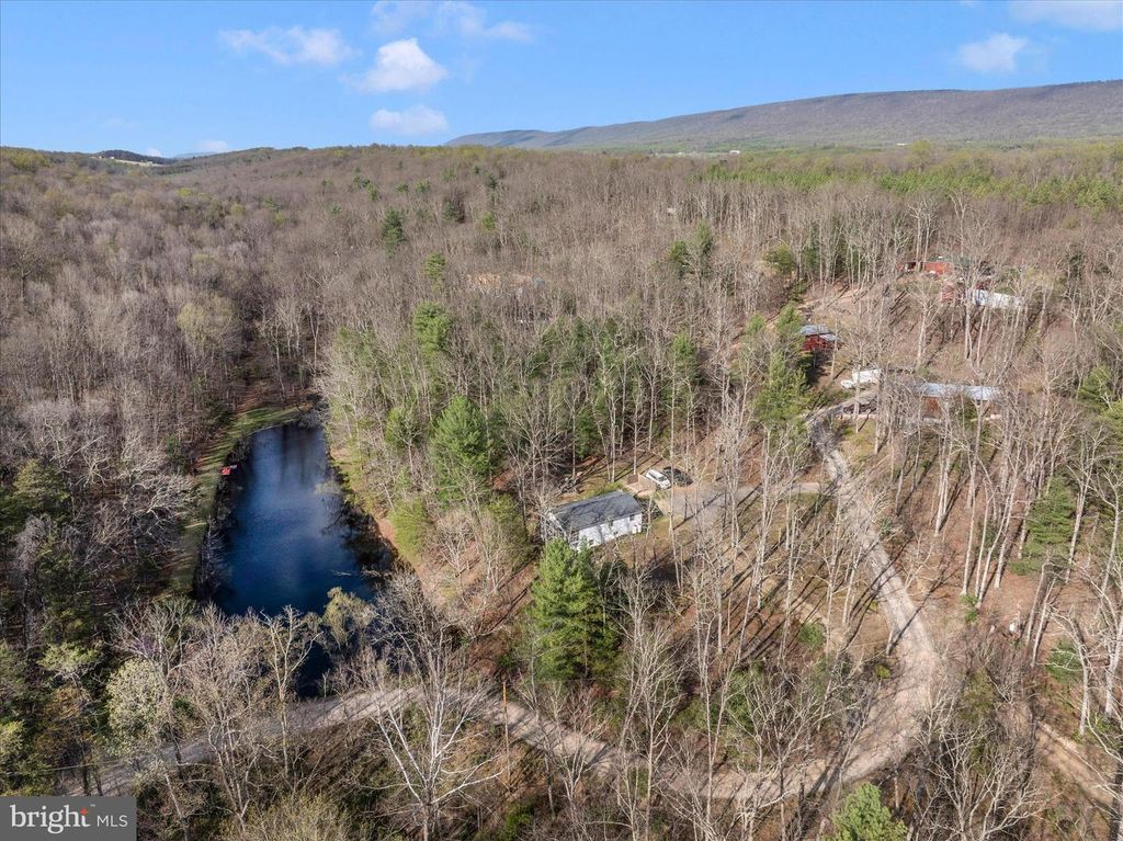 371 OAK HILL RD, Berkeley Springs, WV 25411