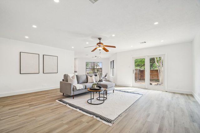 1815 Gunsight DR, Round Rock, TX 78665