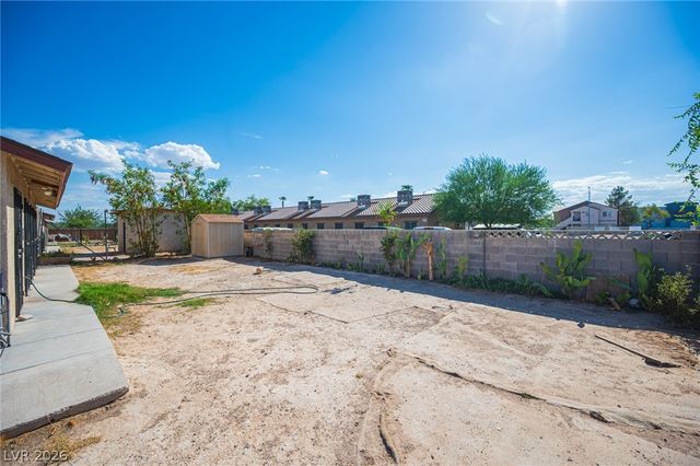 1524 Henry Drive, Las Vegas, NV 89110