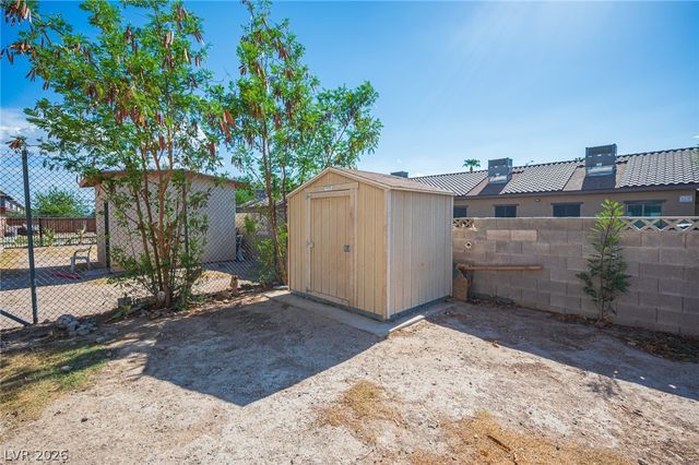 1524 Henry Drive, Las Vegas, NV 89110