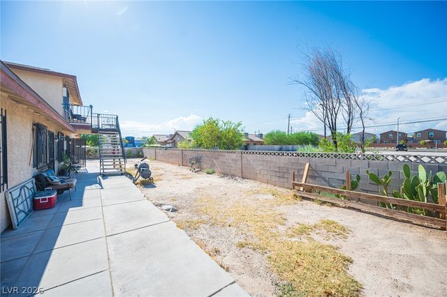 1524 Henry Drive, Las Vegas, NV 89110
