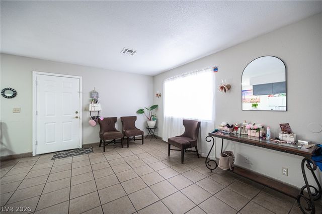 1524 Henry Drive, Las Vegas, NV 89110