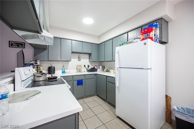 1524 Henry Drive, Las Vegas, NV 89110